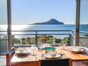 Ocean Shores 12 Waterfront Unit with Sensational Water Views WiFI and Air Conditioning, Nelson Bay